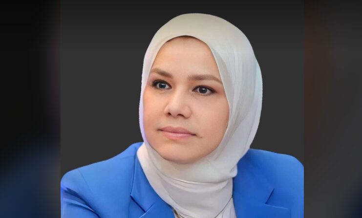 رشا عبد العال تكرم فريق كرة القدم بمصلحة الضرائب لفوزه بكأس الدورة الرمضانية