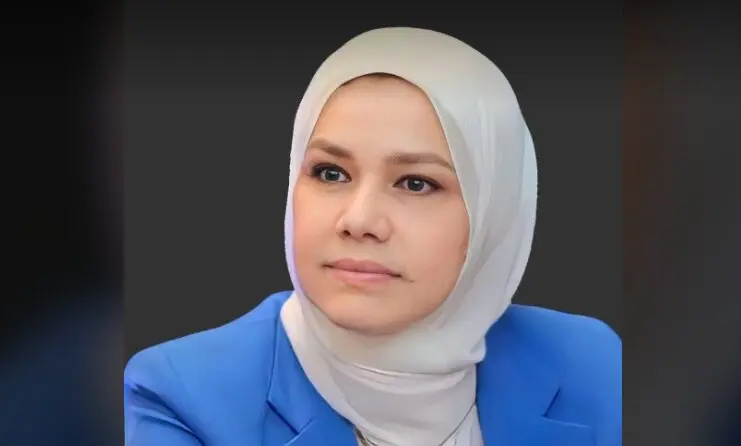 رشا عبد العال تكرم فريق كرة القدم بمصلحة الضرائب لفوزه بكأس الدورة الرمضانية