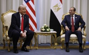 السيسي وقادة العالم يدينون حادث إطلاق النار خلال فعالية حضرها ترامب