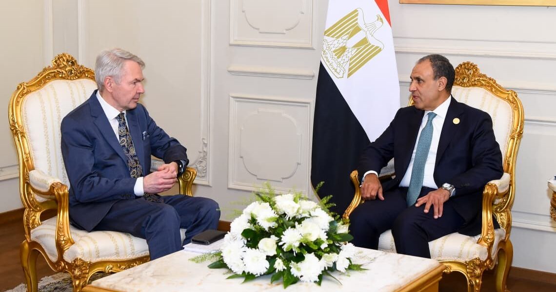 وزير الخارجية المصري يشدد على دعم وحدة السودان وضرورة التهدئة