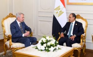 وزير الخارجية المصري يشدد على دعم وحدة السودان وضرورة التهدئة