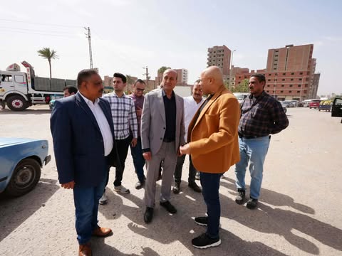 محافظ أسيوط يتفقد رفع كفاءة محيط مزلقان المعلمين وإنشاء طريق جديد لربط المنطقة بالدائري