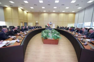 وزير النقل يشدد على ترشيد الإنفاق وتعظيم الإيرادات دون المساس بجودة الخدمات