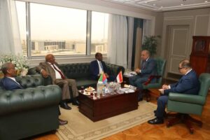 وزير الكهرباء يبحث مع مستشار رئيس الدولة للشئون الاقتصادية ووزير التجارة والصناعة الإريتيرى سبل دعم التعاون
