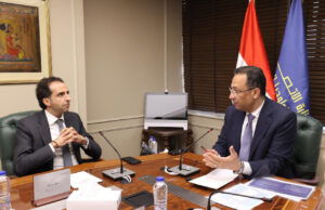 وزير الاتصالات يبحث تعزيز الشراكة مع Microsoft لدعم الذكاء الاصطناعي