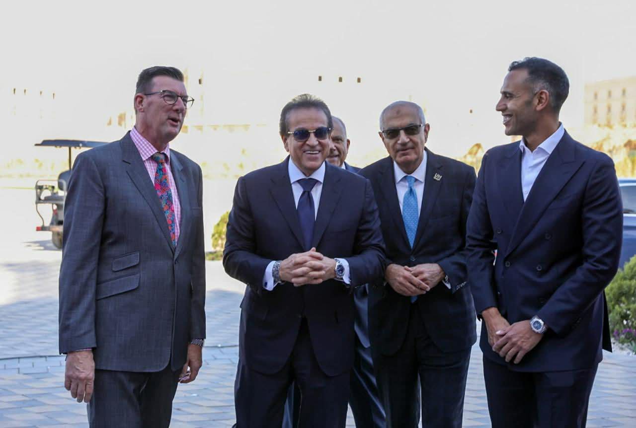 وزير الصحة يشارك في افتتاح جامعة هيرتفوردشاير بالعاصمة الجديدة