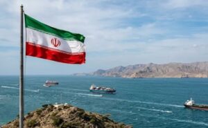 مصدر إيراني: الحصار البحري الأمريكي سيقابل برد عسكري غير مسبوق