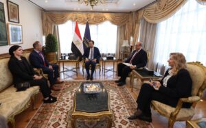 وزير الاتصالات يبحث مع إنتل تعزيز التعاون التكنولوجي والذكاء الاصطناعي