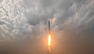 وابل صاروخي إيراني يهز العمق الإسرائيلي