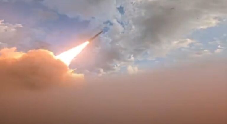 الحرس الثوري الإيراني يكشف عن منصات صواريخ مزدوجة استهدفت قلب إسرائيل