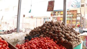 انخفاض طفيف في أسعار الخضروات والفاكهة بالأسواق اليوم