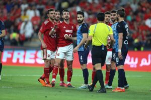 الألماني شلاجر حكماً لمباراة بيراميدز والأهلي في الدوري 