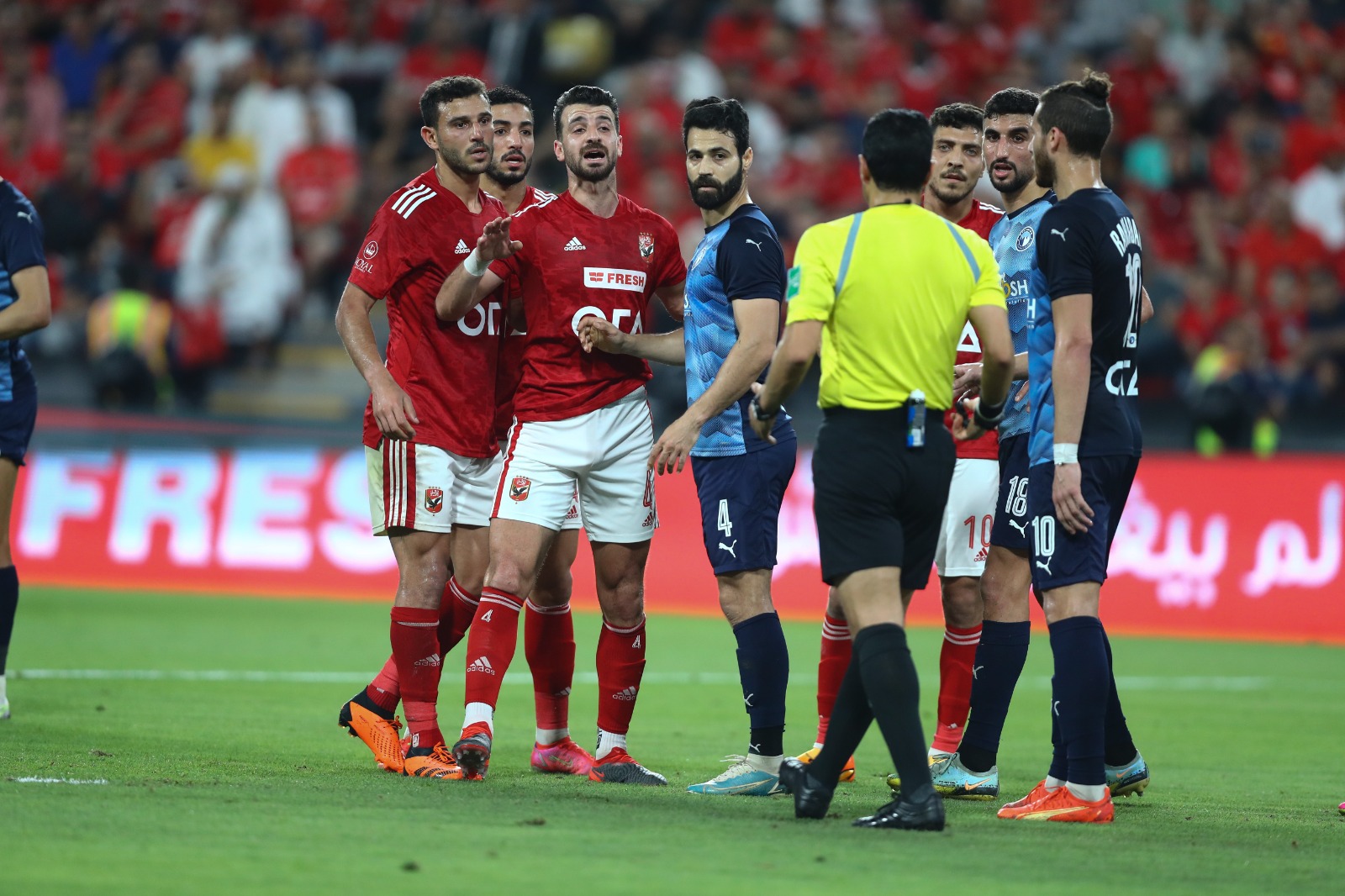 الألماني شلاجر حكماً لمباراة بيراميدز والأهلي في الدوري 