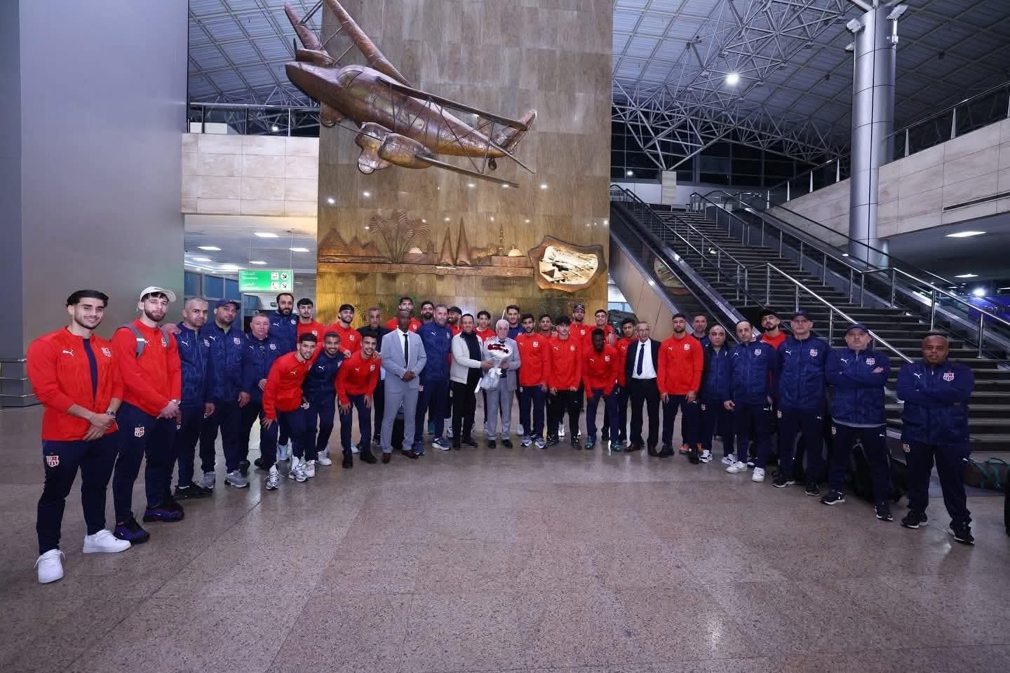 بعثة شباب بلوزداد الجزائري تصل القاهرة لمواجهة الزمالك في إياب نصف نهائي الكونفيدرالية