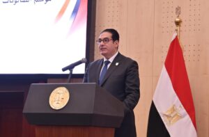 جامعة القاهرة تشارك في فعالية ثقافية بالنيابة العامة احتفالًا بذكرى تحرير سيناء