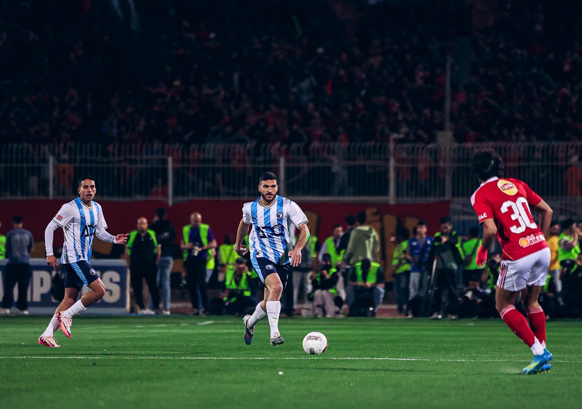 تعادل سلبي في شوط المباراة الأول بين بيراميدز و الاهلي 