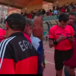 لقطة مراجعة الحكم لمباراة طنطا و المصرية للإتصالات