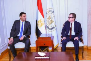 وزيرا التخطيط والصناعة