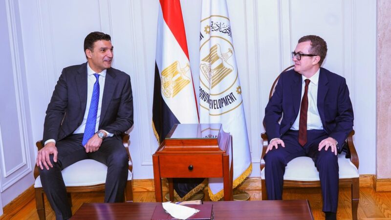 وزيرا التخطيط والصناعة