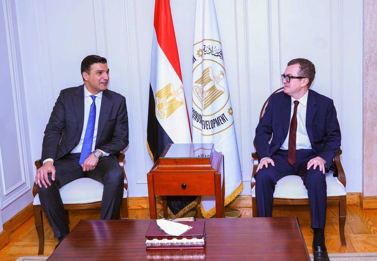وزيرا التخطيط والصناعة يبحثان تسريع ترفيق المناطق الصناعية
