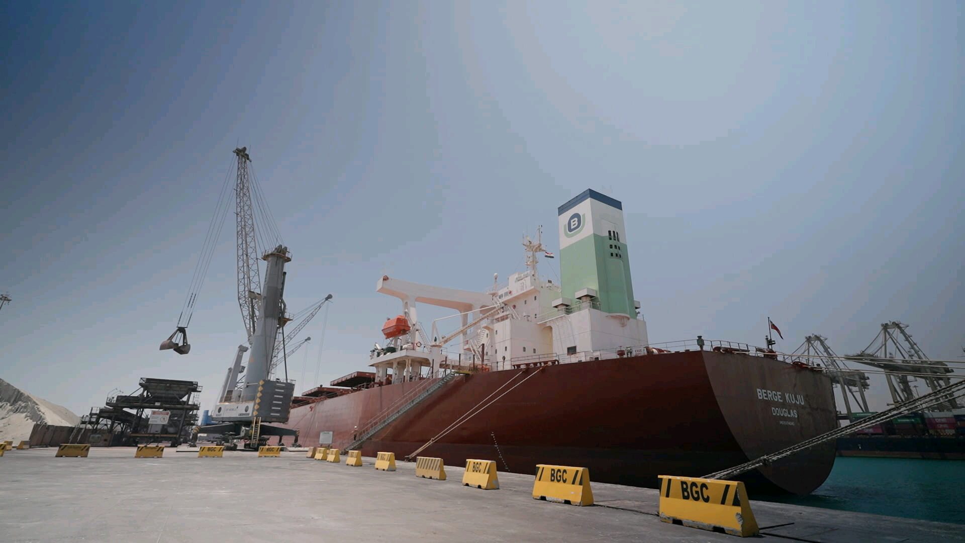 إغلاق ميناء نويبع اليوم.. تعرف على حالة الطقس في جنوب سيناء