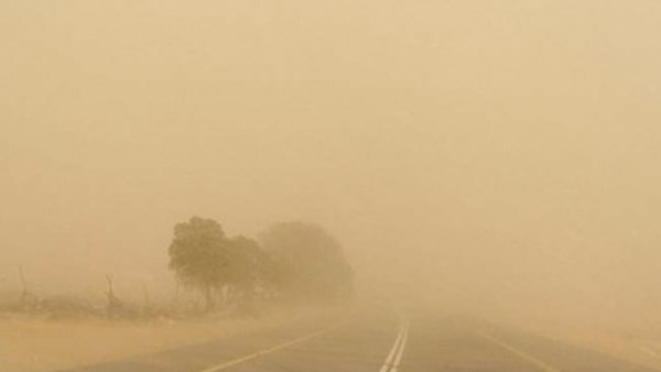 الأرصاد تُحذر من استمرار الرمال المثارة وتدهور الرؤية في معظم أنحاء البلاد