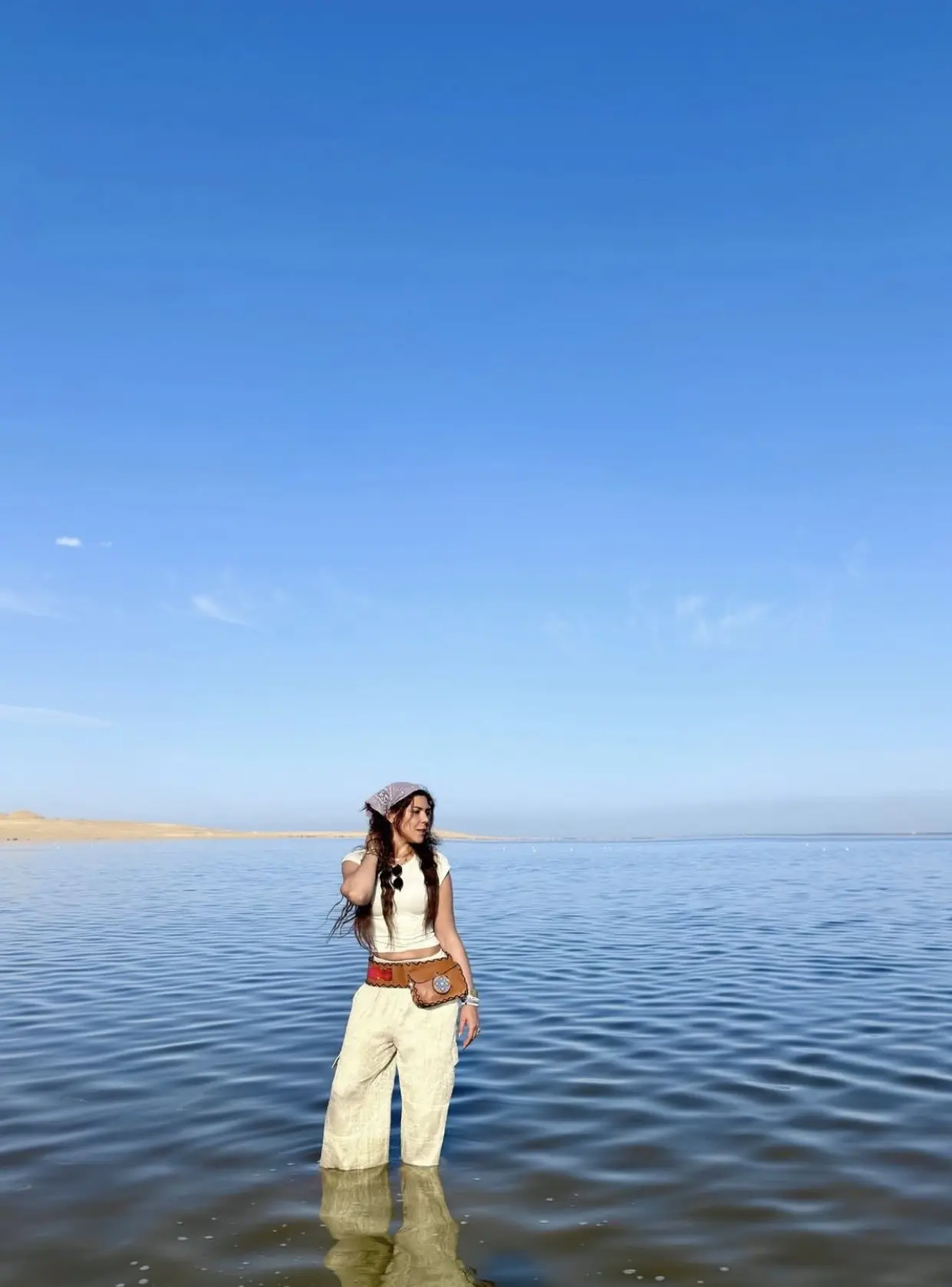 شاهد..ناهد السباعي تتمتع بأجواء طبيعية في الفيوم