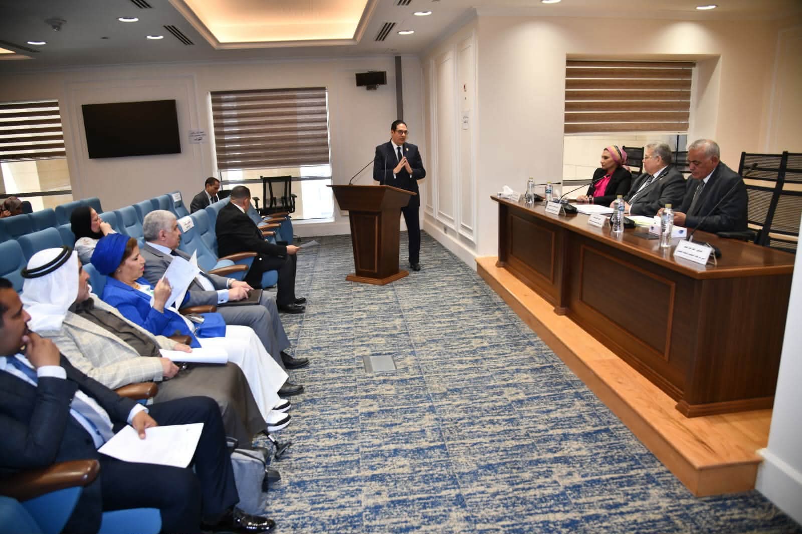 جامعة القاهرة تستعرض مبادرات طلابية لدعم المستشفيات أمام “تعليم النواب”