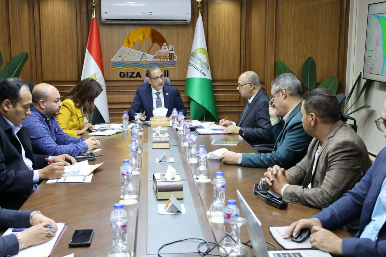 محافظ الجيزة.. يتابع خطط العمل ونسب إنجاز المشروعات بالوراق