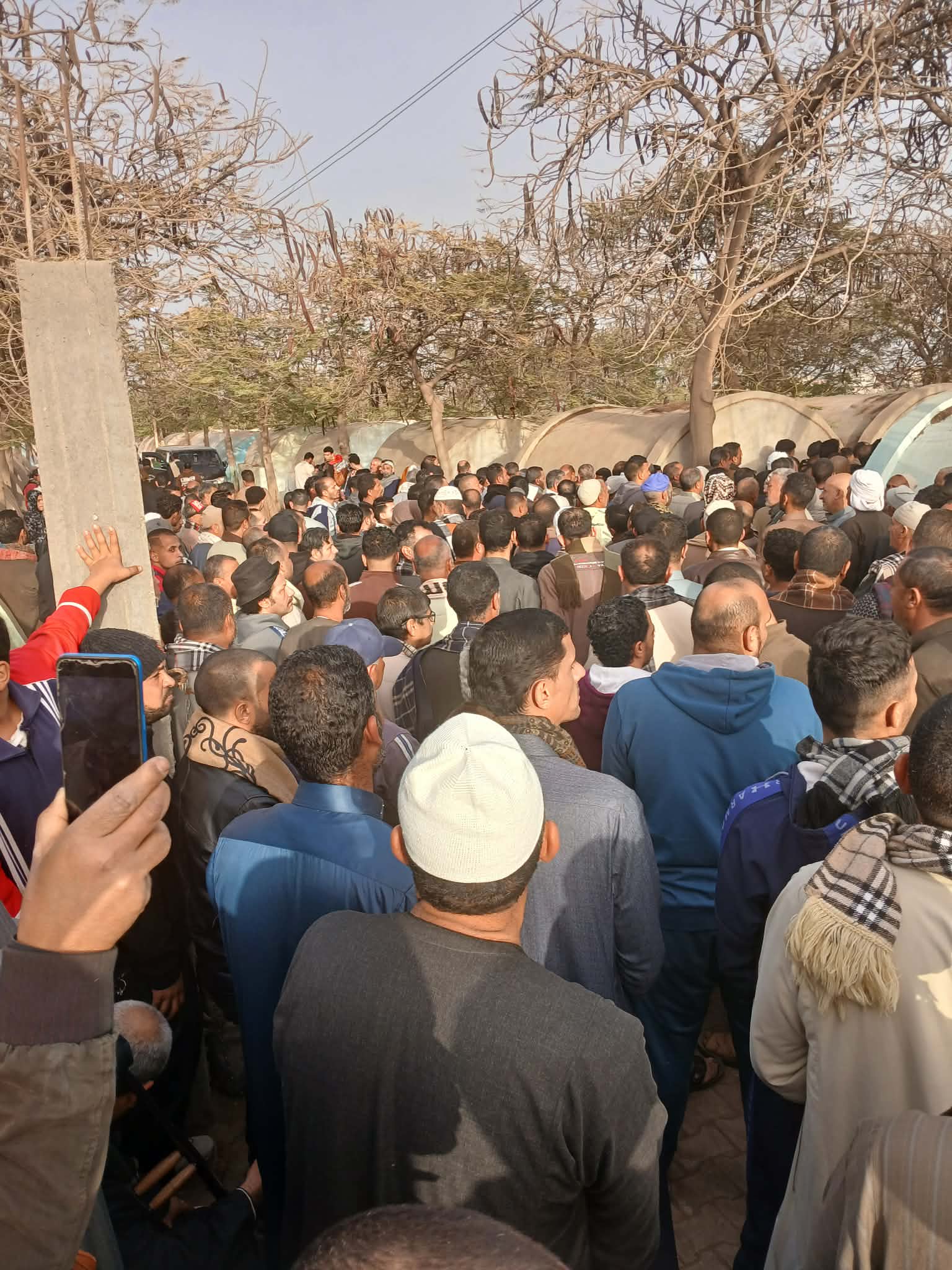 المئات يودعون جثامين ضحايا حادث المنوفية الـ9 بمسقط رأسهم