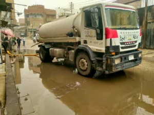 محافظ الجيزة يتابع جهود شفط مياه الأمطار لتسهيل حركة المواطنين