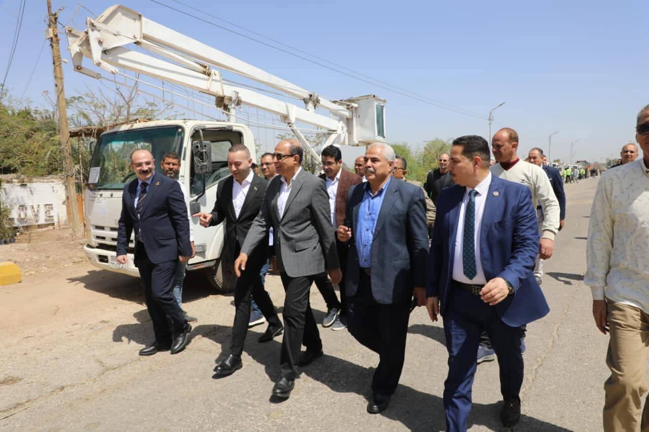 جاهزية تامة لإنجاز المهام.. محافظ المنيا يتفقد اصطفاف معدات النظافة والرصف بمغاغة
