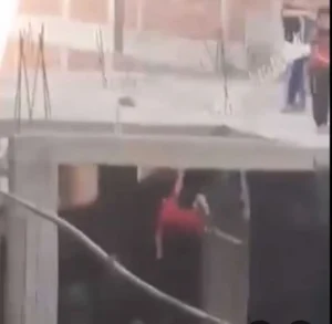 أثناء لعبه بطيارة ورقية.. مصرع طفل إثر سقوطة من أعلى الطابق الخامس بحي غرب أسيوط