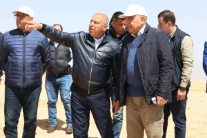 وزيرا النقل والكهرباء يتفقدان منطقة جبل الجلالة لبدء تنفيذ عددًا من المشروعات لتوليد الكهرباء من طاقة الرياح