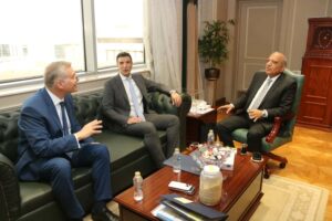 وزراء “الكهرباء” و”البترول” و”الصناعة” يبحثون ملفات العمل المشتركة