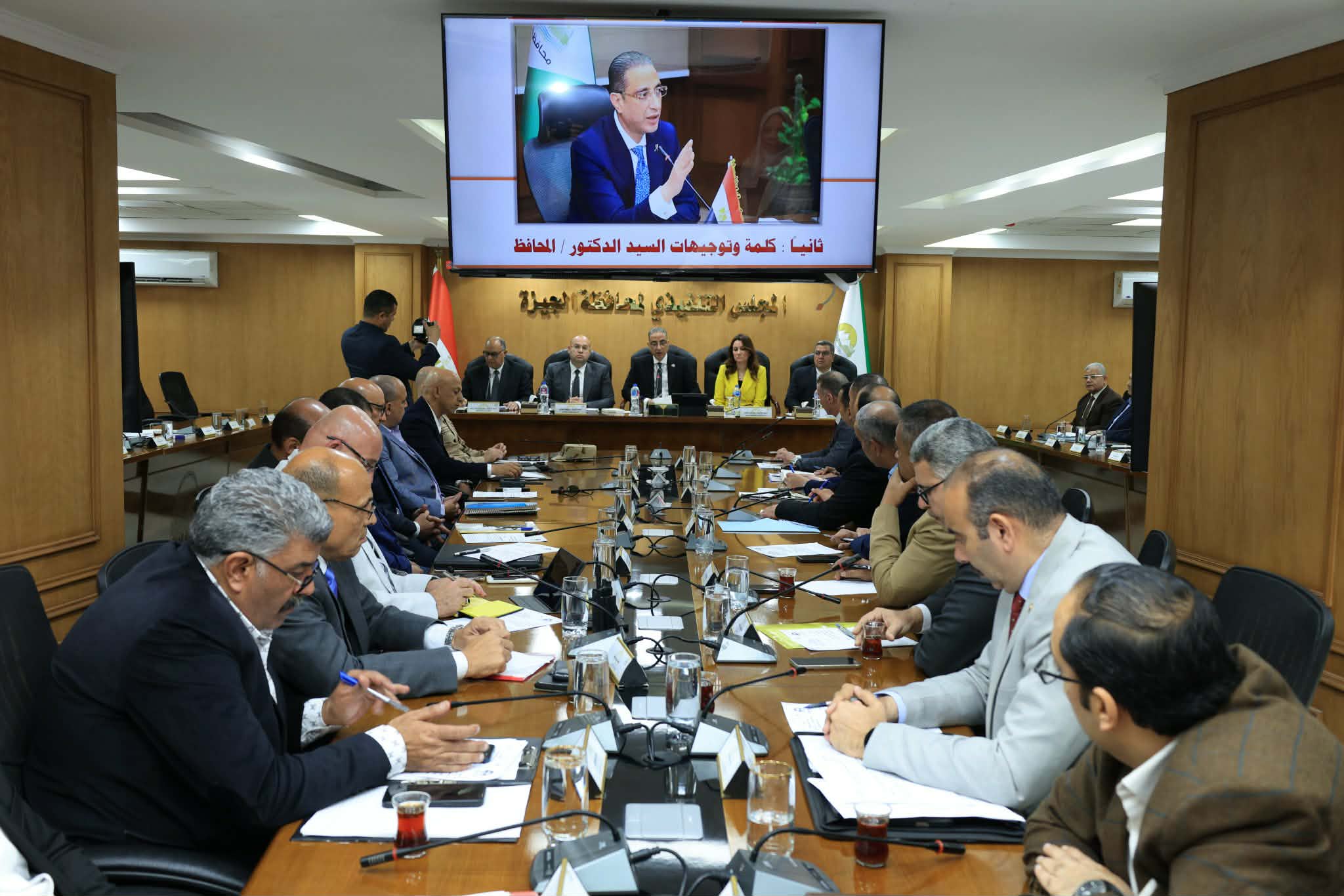 محافظ الجيزة يعقد لقاءً دوريًا مع رؤساء الأحياء والمراكز والمدن