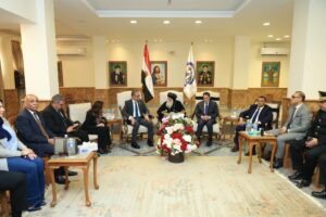 محافظ الجيزة يهنئ أقباط أكتوبر وأوسيم بعيد القيامة