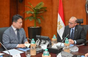 وزير الاستثمار يبحث مع سامسونج وإل جي التوسع في مصر وزيادة المكون المحلي بالإلكترونيات