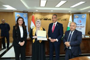 الجيزة: تكرِّيم عدد من الأمهات المثاليات على مستوى المحافظة