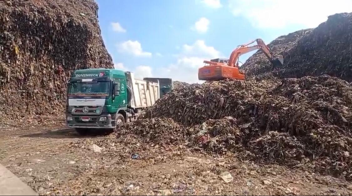 محافظ الغربية يُتابع رفع أكثر من 70 ألف طن مخلفات بمصنع دفرة