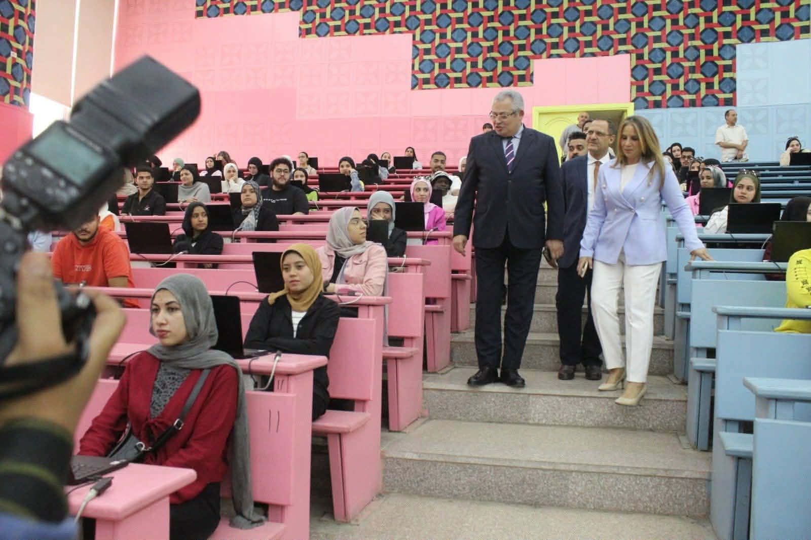 افتتاح معامل الاختبارات الإلكترونية بآداب عين شمس لتعزيز التحول الرقمي