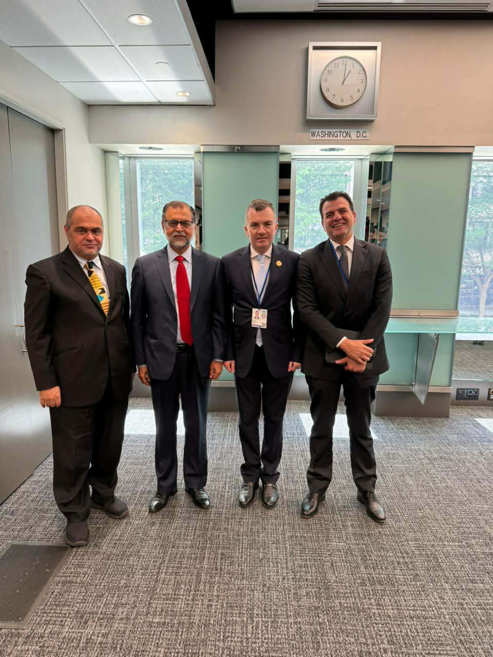 وزير التخطيط يلتقي نائب رئيس مجموعة البنك الإسلامي للتنمية