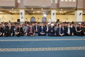 وزير الأوقاف ومحافظ الجيزة يؤديان صلاة الجمعة بمسجد خديجة بنت خويلد