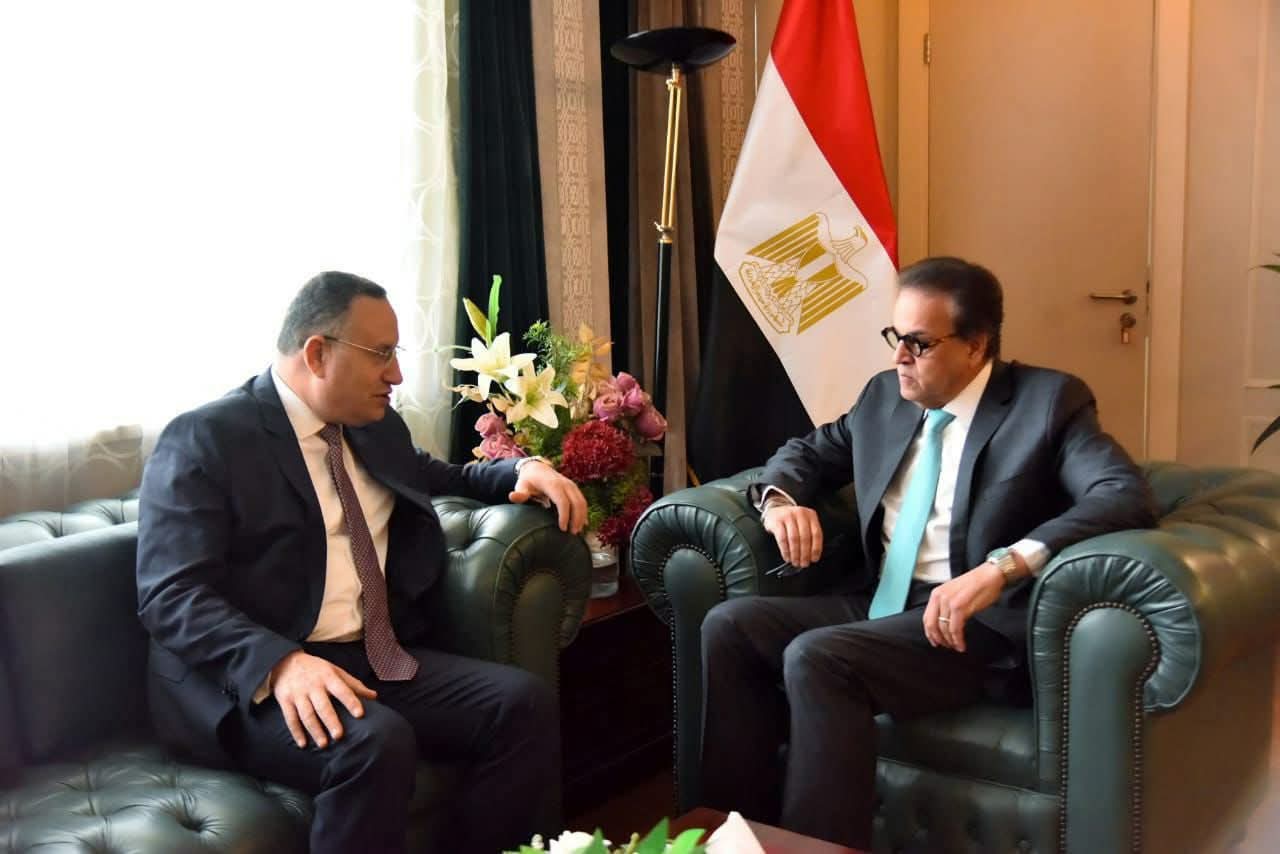 وزيرا الصحة والتعليم العالي يبحثان ملف دعم منظومة “التأمين الصحي الشامل”   