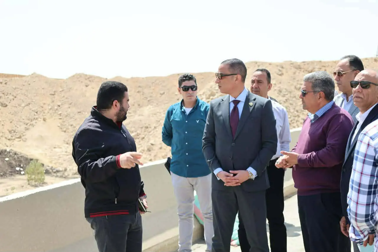 محافظ الجيزة: رفع ٩٥٠ طن رتش ومخلفات بمنشاة البكاري