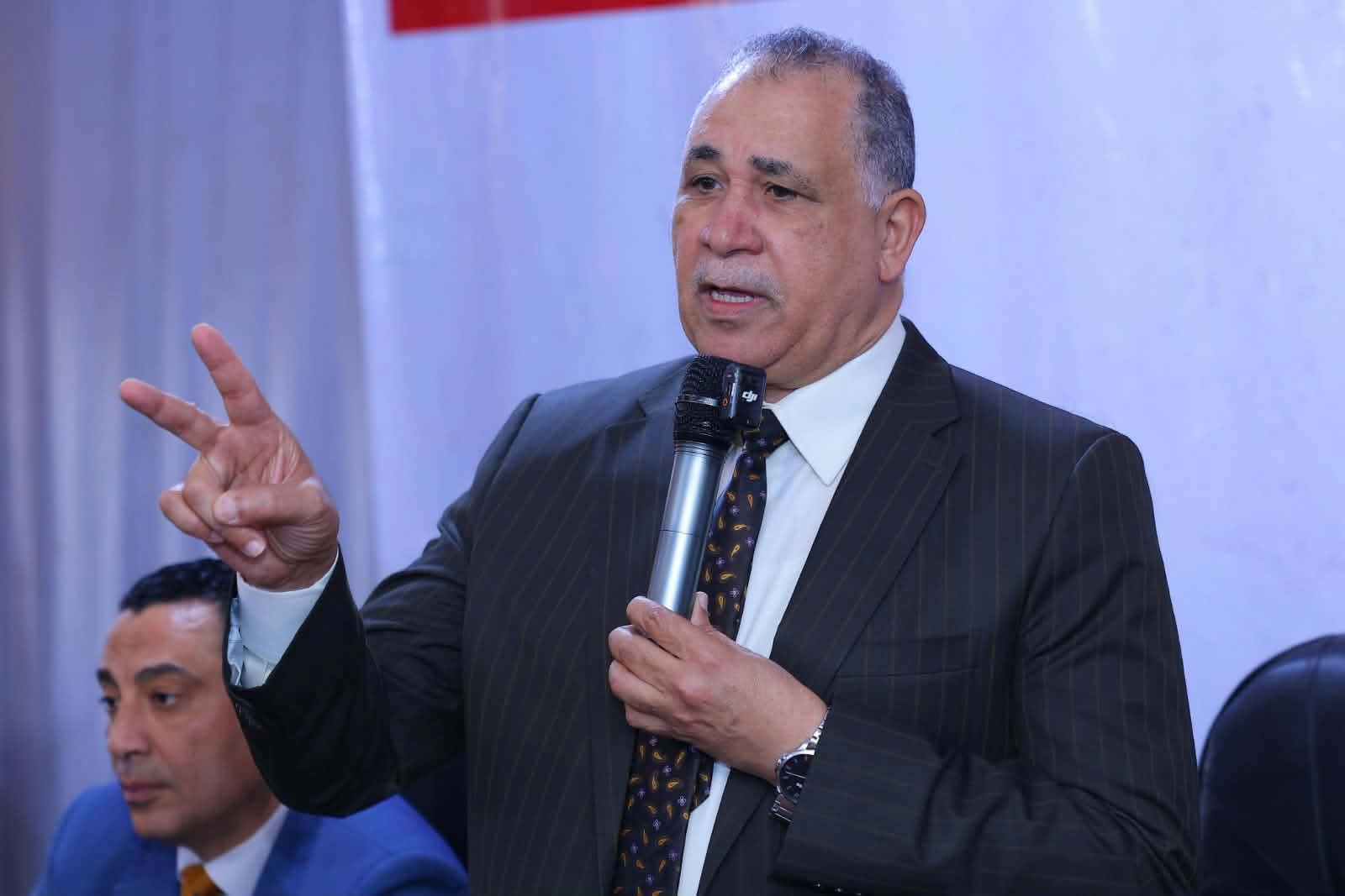 نقيب المحامين يهنئ الرئيس والقوات المسلحة والشعب المصري بذكرى تحرير سيناء