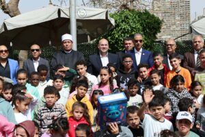 محافظ الجيزة يشارك الأطفال فرحتهم في احتفالية “يوم اليتيم”