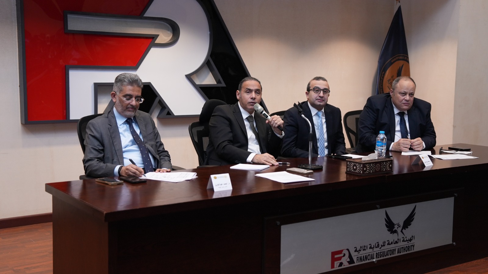 رئيس الرقابة المالية يبحث مع صناديق التأمين الخاصة سبل تعزيز دورها في الحماية الاجتماعية