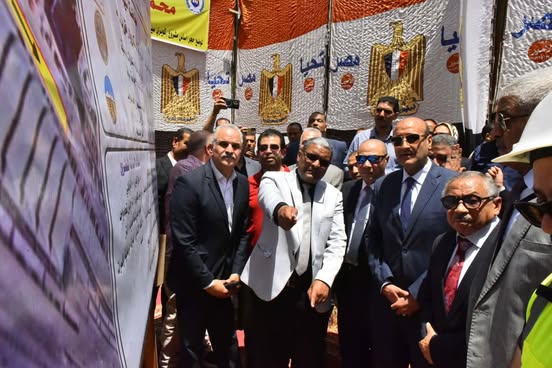 محافظ أسيوط يضع حجر الأساس لكوبري سيارات جديد أعلى السكة الحديد بمنطقة السادات