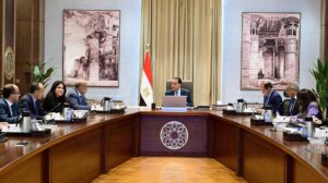 فاتورة الطاقة ارتفعت من 1.2 إلى 2.5 مليار دولار خلال شهر.. شحن «بطارية الحكومة» بالتشقف